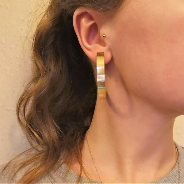 Flat hoop gold earrings model