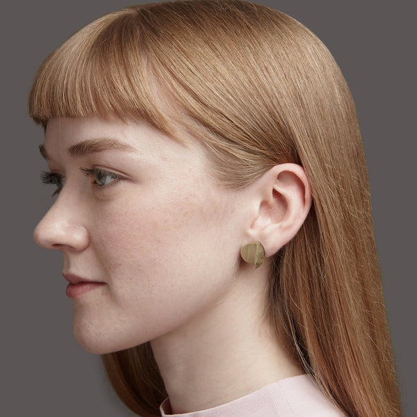 Gold stud Chord earrings model