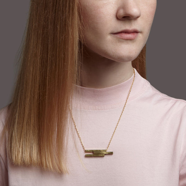 Geo offset gold necklace model